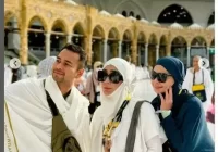 Banyak yang Berusia Muda, Ini Deretan Artis yang Pergi Haji Tahun ini