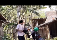 Viral! Kakek Kejar Debt Collector Pakai Kapak, Helm Jadi Sasaran Hingga Nyaris Terbelah