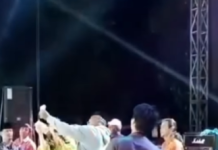 Viral! Pria Paruh Baya Ambruk di Atas Panggung Lalu Meninggal Saat Nyawer Biduan