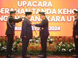 Menhan Prabowo Subianto Terima Penghargaan Bintang Bhayangkara Utama Polri