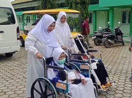 Gubernur Kalsel Sambut Langsung Kedatangan 320 Jemaah Haji Kalsel Kloter 1 di Asrama Haji