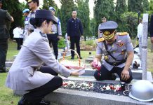Jelang HUT Bhayangkara Ke-78, Jajaran Mabes Polri Ziarah ke TMP Kalibata