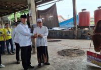 Kapolri dan Kapolda Kalsel Serahkan Satu Ekor Sapi ke Dapur Umum Taufiq Sekumpul