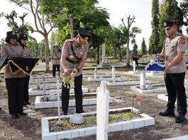 Kapolda Kalsel dan Jajaran Ziarah ke TMP Bumi Kencana Banjarbaru