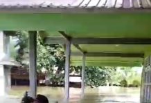 Banjir di Desa Sungai Danau Hanya Menyisakan Atap Rumah