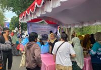 Warga Serbu Pasar Murah HUT Bhayangkara ke 78 di Halaman Balai Kota Banjarmasin