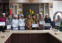 Bupati Balangan Serahkan Bantuan Sosial kepada Sejumlah Panti Asuhan Anak Yatim