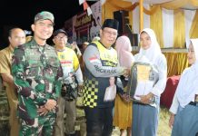 Gubernur Kalsel Bagikan Berbagai Bantuan di Desa Berangas Kotabaru