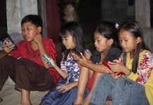 Masyarakat Peramasan Bawah Kini Bisa Chatingan, Diskominfo Kalsel Sediakan Internet Satelit
