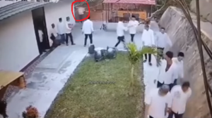 Tahanan kabur di Jambi dengan cara melompat pagar pengadilan, Rabu 10 Juli 2024. (wartabanjar.com - Ist. @memomedsos)