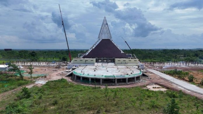 Bangunan Masjid Syekh Muhammad Arsyad Al-Banjari berdiri megah di kawasan perkantoran Pemprov Kalsel di Kota Banjarbaru. (wartabanjar.com - Ist. Dinas PUPR)