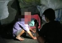 BREAKING NEWS: Pria Lansia Ditemukan Berlumur Darah di Jalan Pegadaian Samping Mitra Plaza