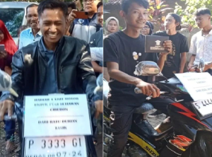 Pegi Setiawan dan Saka Tatal mendapatkan hadiah motor dengan nomor pelat cantik dari pengusaha Tiara alias Ratu Durian Tasik. (wartabanjar.com - Ist. @kabarnegri)