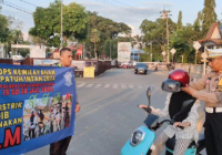 Operasi Patuh Intan 2024, Satlantas HSU Beri Helm Gratis ke Pengguna Sepeda Listrik