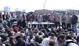 Kampung narkoba Boncos digerebek Polres Metro Jakarta Barat, 46 orang diamankan. (wartabanjar.com - Ist. Tribrata)