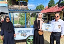 UPZ Bank Kalsel Beri Bantuan Rombong Barakah Kepada Penjual Nasi Pundut
