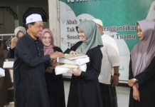 10 Muharram, Bupati Tanah Bumbu HM Zairullah Azhar Beri Hadiah untuk Anak-anak Yatim