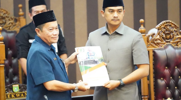 DPRD Tanah Bumbu Sampaikan 2 Raperda Inisiatif tentang Pengembangan Kewirausahaan dan Pengawasan Produk Halal