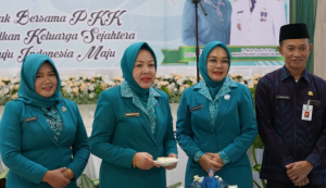 Peringatan Hari Kesatuan Gerak PKK di Tanah Bumbu dihadiri Hj Wahyu Windarti Zairullah Azhar dan Sekda Ambo Sakka. (wartabanjar.com - Ist. MC Tanbu)