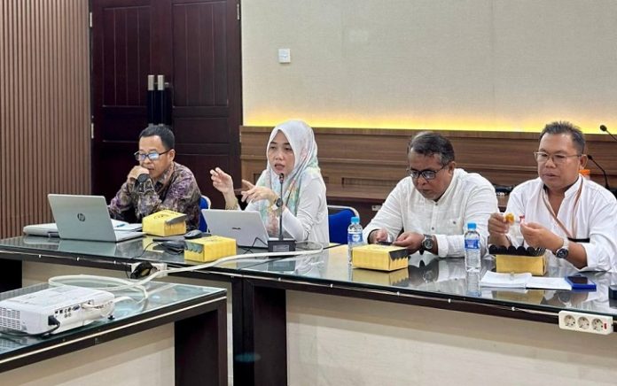 Tim Juri Satu Wasaka menggelar rapat evaluasi hasil penilaian. (wartabanjar.com - Ist. MC Kalsel)