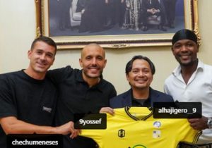 CEO Barito Putera, H Hasnuryadi Sulaiman, bersama tiga pemain asing yang baru dikontrak. (wartabanjar.com - Ist. Barito Putera)