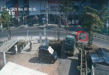 Ngeri! Detik-detik Pemotor Masuk Kolong Trailer di Teluk Dalam Dekat Simpang 5 Kamboja