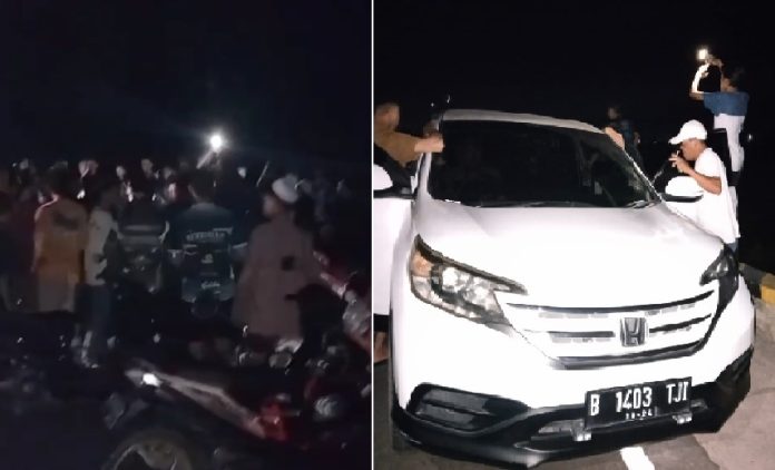 Mobil yang ditumpangi Bripda Nuhafizah dan Brpida Ganang yang disetop warga setelah diteriaki maling. (wartabanjar.com - Istimewa)