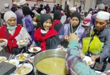 Tiba di Asrama Haji Banjarbaru, Jemaah Haji Debarkasi Banjarmasin Kloter 9 Disambut dengan Soto Banjar