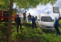 Baru Bisa Nyetir, Sebuah Mobil Nyaris Terperosok di Veteran Sungai Sipai