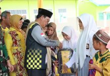 Gubernur Kalsel Serahkan 180 Paket Bantuan Bagi Siswa SMAN 1 Pulau Laut