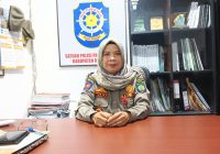 Ini Saat-Saat Satpol PP Ijinkan Pedagang Jualan di Monumen Tugu Perjuangan