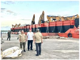 Begini Penampakan Kedatangan Ribuan Excavator yang Dipesan Haji Isam
