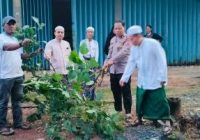 Polsek Satui Tanah Bumbu Musnahkan Pohon Kecubung Sekaligus Sosialisasi ke Warga