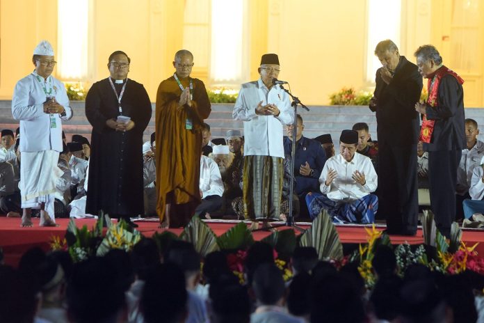 Zikr dan doa kebangsaan 79 tahun Indonesia Merdeka di halaman Istana Merdeka, Jakarta, Kamis 1 Agustus 2024 malam. (wartabanjar.com - Ist. Humas Setkab)