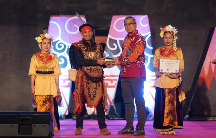 KIM Racah Mampulang Desa Balida, Kabupaten Balangan, mewakili Kalsel, meraih penghargaan di Festival KIM Nasional. (wartabanjar.com - Ist. MC Balangan)