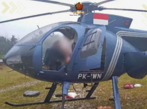 Pilot helikopter Glen Malcolm Conning warga Selandia Baru saat dibunuh OPM di Distrik Alama. (wartabanjar.com - Ist. Puspen TNI)