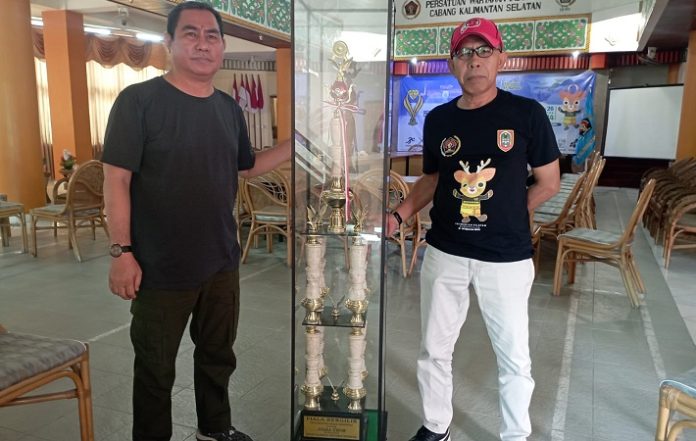 Piala bergilir Presiden RI untuk Porwanas telah berada di sekretariat PWI Kalsel di Banjarmasin. (wartabanjar.com - Ist. MC Porwanas)