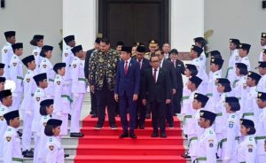 Presiden Joko Widodo didampingi sejumlah Menteri usai pengukuhan Paskibraka Nasional 2024. (wartabanjar.com - Ist. @Sekretariat Kabinet)