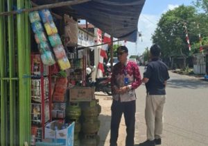 Anggota Satpol PP dan Damkar Kabupaten Tanah Laut menemukan penjual eceran LPG 3 Kg. (wartabanjar.com - Ist. Satpol PP Tala)