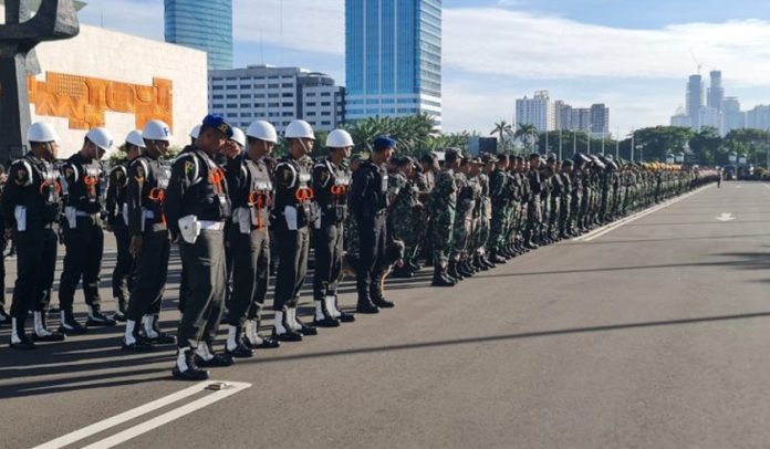 Personel gabungan melakukan apel persiapan untuk pengamanan di Gedung MPR DPR RI saat pidato kenegaraan Presiden Joko Widodo. (wartabanjar.com - Ist. Tribrata)