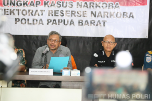 Polda Papua Barat mengungkap kasus ganja yang melibatkan seorang mahasiswi. (wartabanjar.com - Ist. Tribrata Polri)