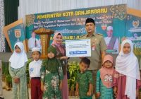 UPZ Bank Kalsel Serahkan Santunan Peralatan Sekolah Bagi Anak Yatim Piatu Banjarbaru
