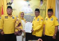 Hj Erna Lisa Halaby Terima SK Rekomendasi dari Partai Golkar