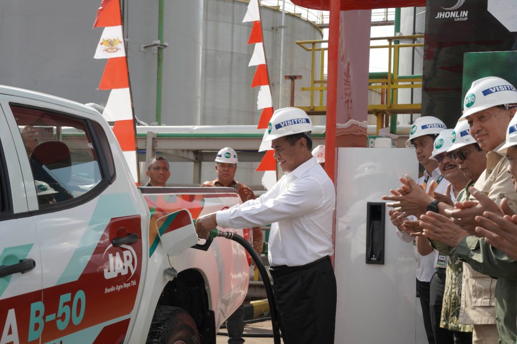 Mentan RI, Andi Amran Sulaiman, memimpin ujicoba dan soft launching implementasi pemanfaatan biodiesel B-50 PT JAR. (wartabanjar.com)