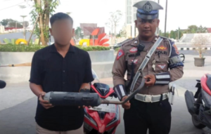 Satlantas Polresta Palangka Raya merazia knalpot brong. (wartabanjar.com - Ist. Humas)