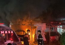 Mobil Dalam Garasi Tiba-tiba Terbakar di Jalan Saka Permai