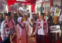 Sebelum Daftar ke KPU, Mukhyar-Awan Subarkah Sholat di Masjid Jami Sungai Jingah