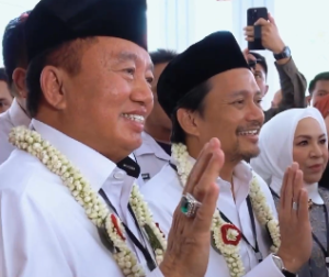Haji Muhidin dan Hasnuryadi mendaftar ke KPU Kalsel sebagai cagub-cawagub, Kamis 29 Agustus 2024. (wartabanjar.com - Istimewa)