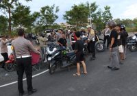 Personel Gabungan Polres Banjarbaru Razia Para Pelaku Balapan Liar di Kawasan Perkantoran Setda Prov Kalsel
