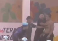 Viral Guru Renang Tendang Alat Vital Guru Wanita